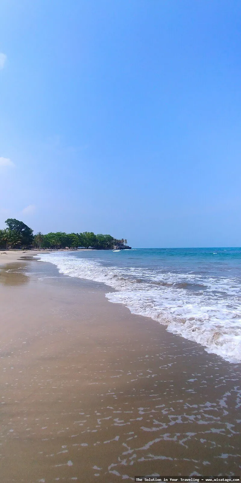 Pantai Sambolo, pasir putih yang indah