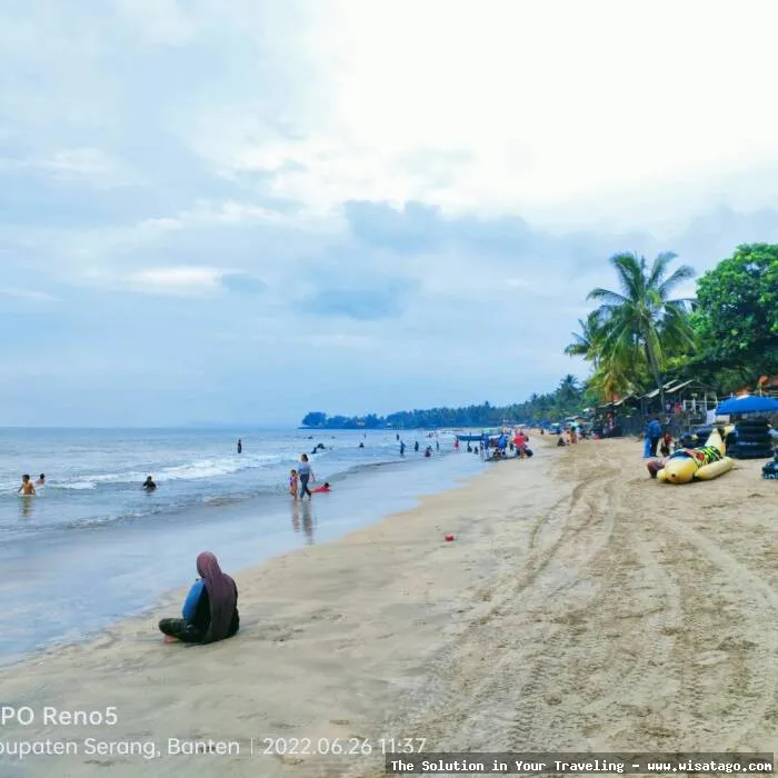Pantai Sambolo: pasir putih memesona