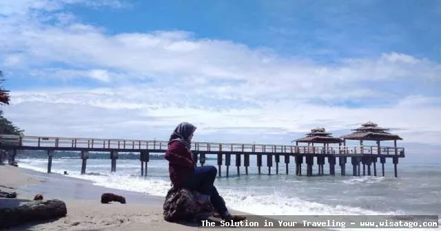 Pantai Sambolo, pasir putih yang memukau