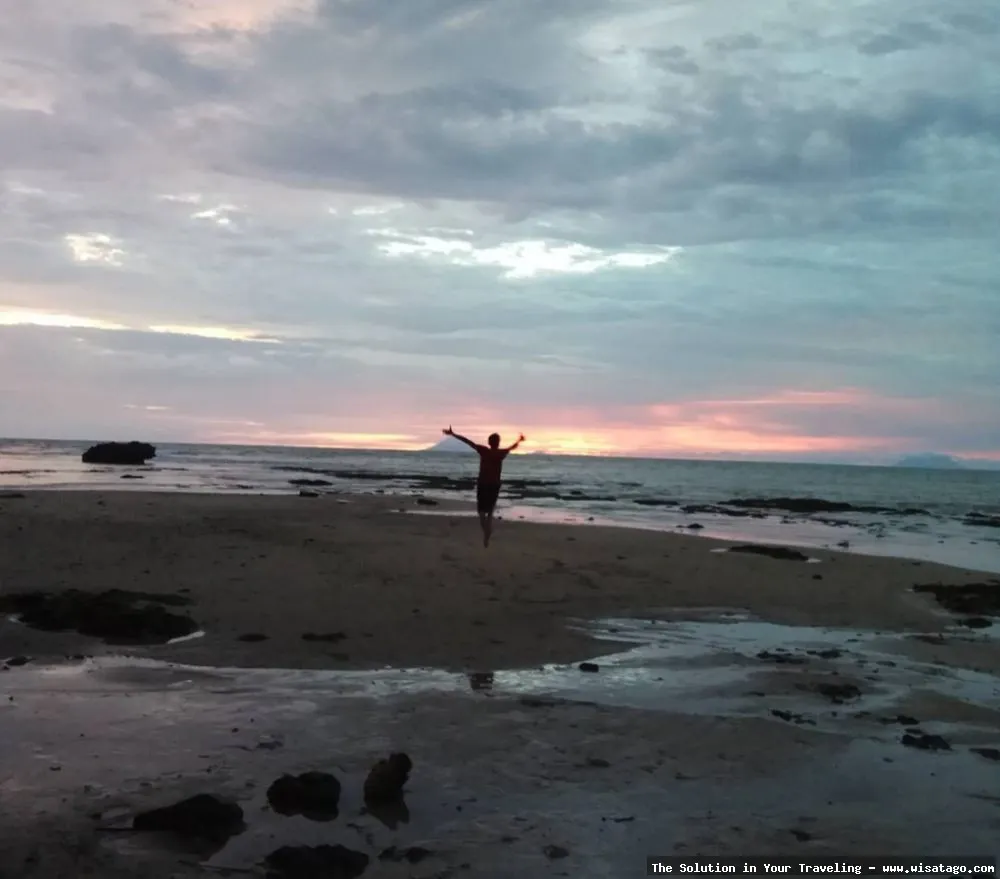 Pantai Sambolo 2 yang indah menawan