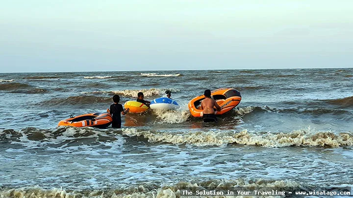 Pantai Samudera Baru, pemandangan indah.