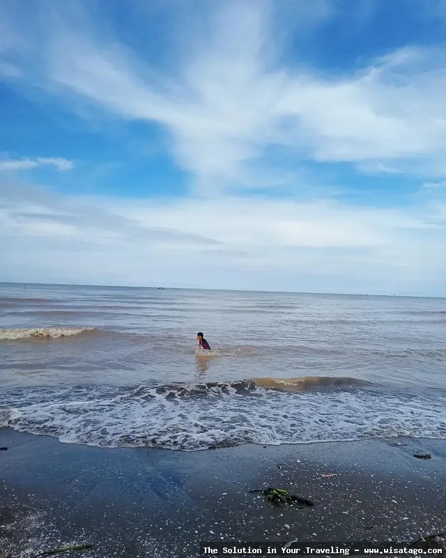 Pantai Samudera Baru yang mempesona.