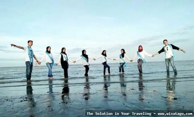 Pantai Samudera Baru yang menawan hati.
