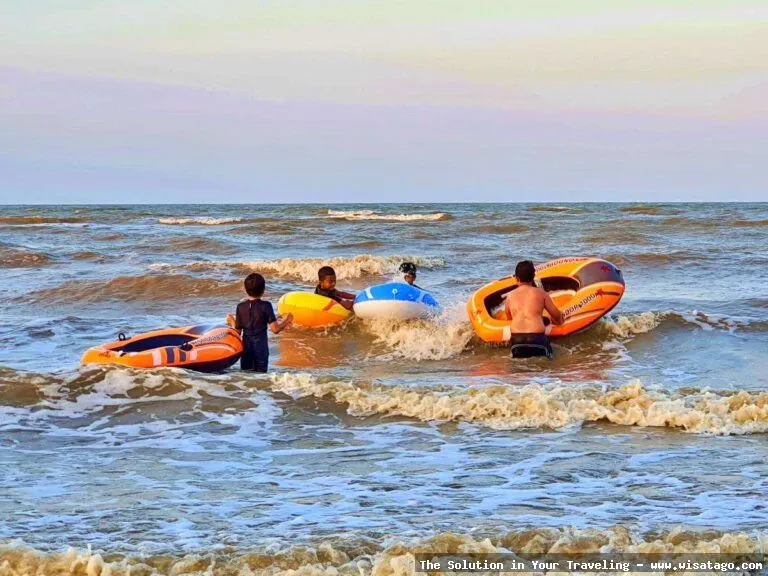 Pantai Samudera Baru, pasirnya menawan
