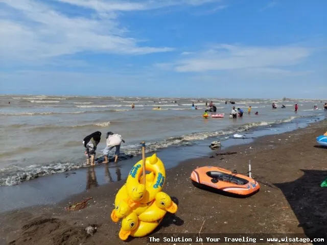 Pantai Samudera Baru Karawang yang indah.