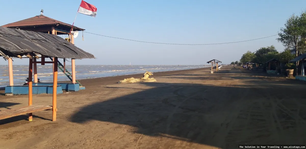 Pantai Samudera Baru Karawang yang indah