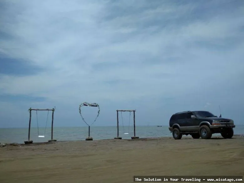 Pantai Samudera Baru Karawang yang indah