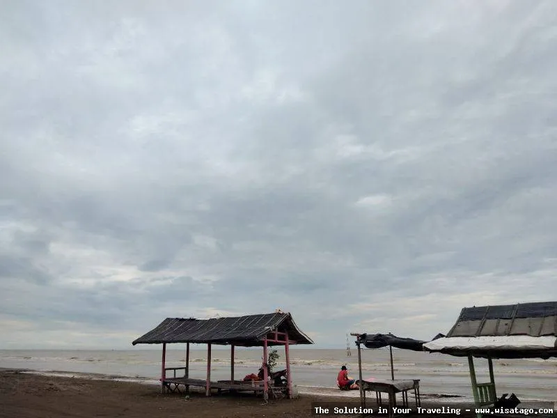 Pantai Samudera Baru Karawang yang indah