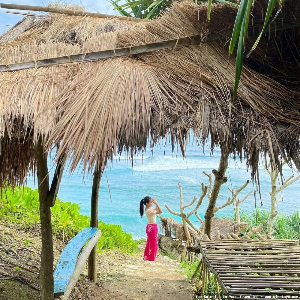Pantai Sanglen, pasir putih menawan