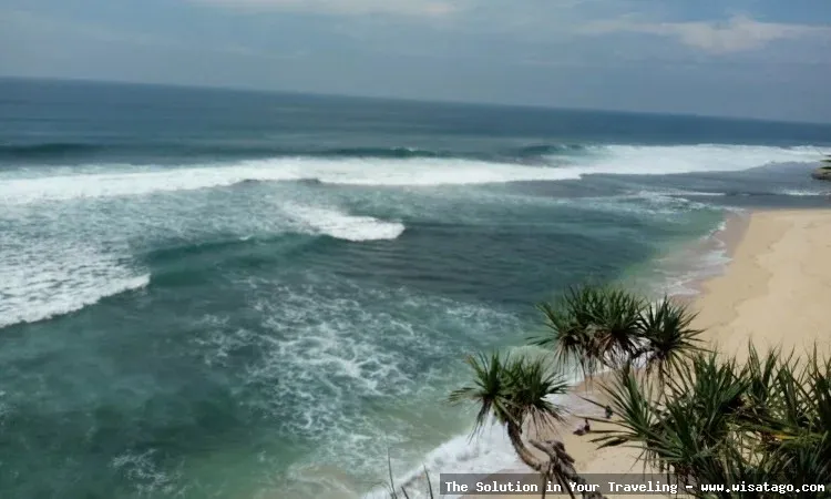 Pantai Sanglen, pasir putih menawan.