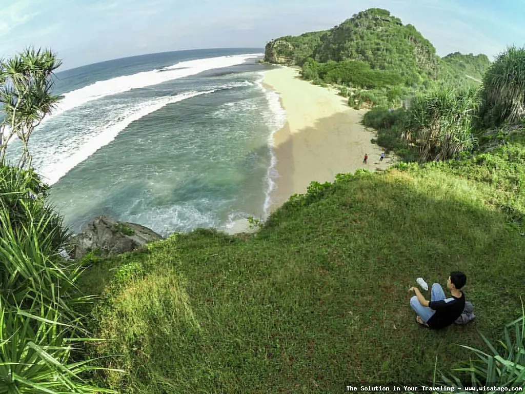 Pantai Sanglen, pasir putih menawan