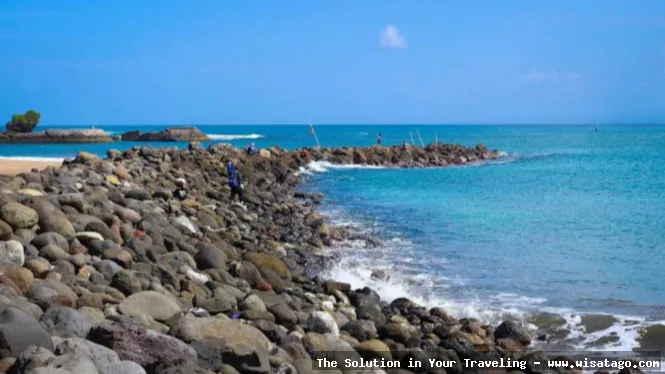 Pantai Santolo dengan pasir putihnya