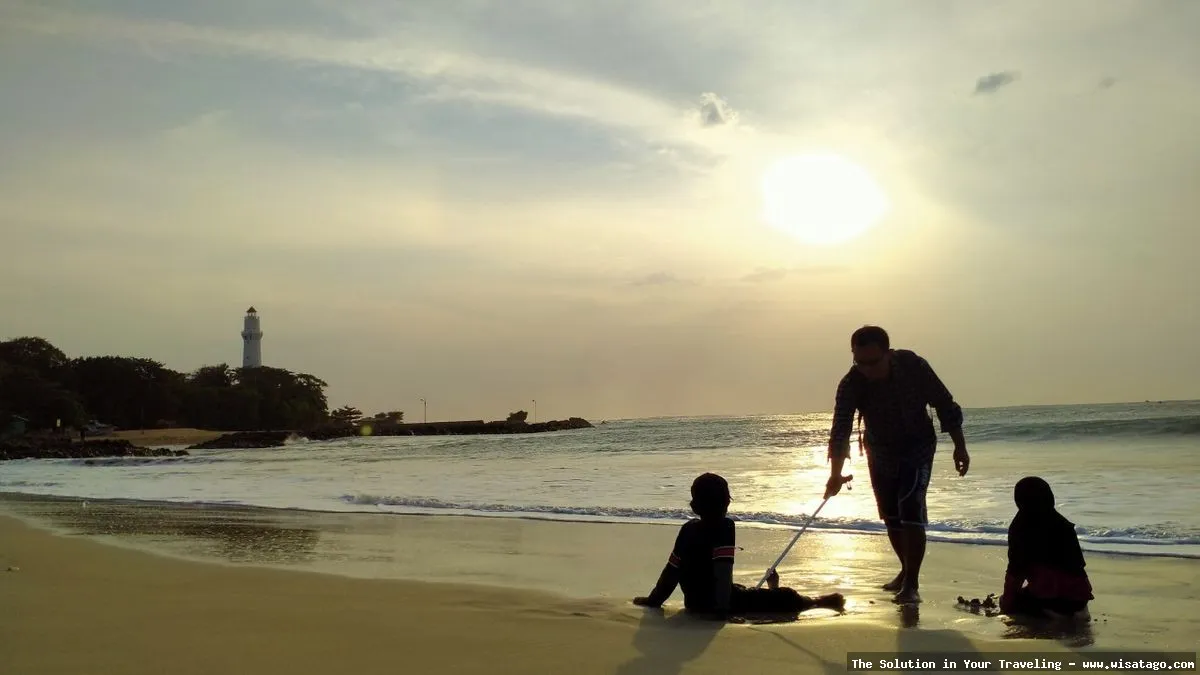 Pantai Santolo dengan pasir putihnya