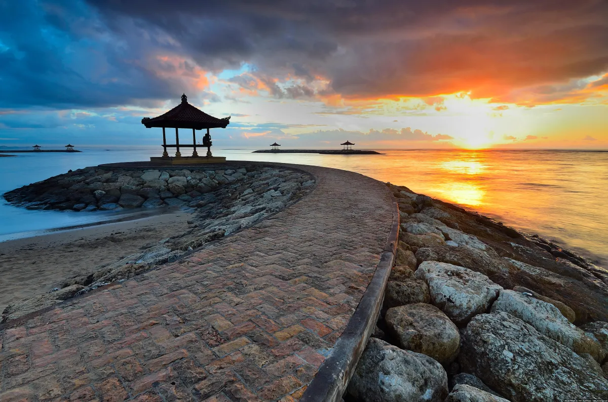 Pantai Sanur, pemandangan matahari terbit.