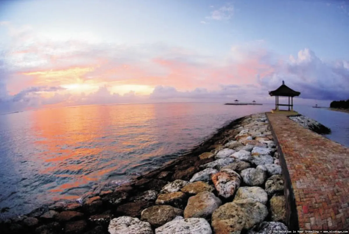 Pantai Sanur: suasana pagi yang tenang