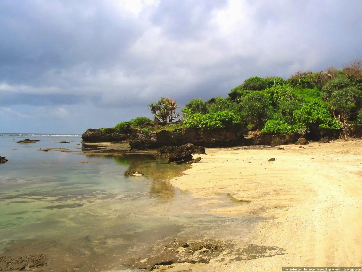 Pantai Sayang Heulang yang indah menawan