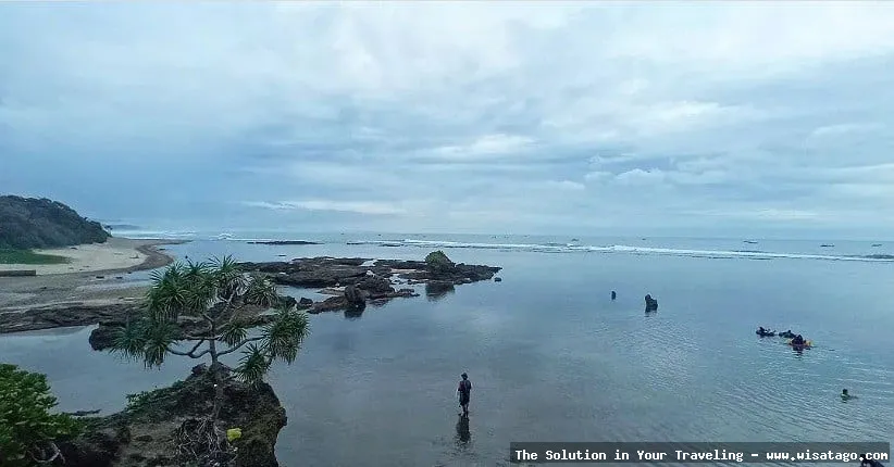 Pantai Sayang Heulang, garis pantai indah.