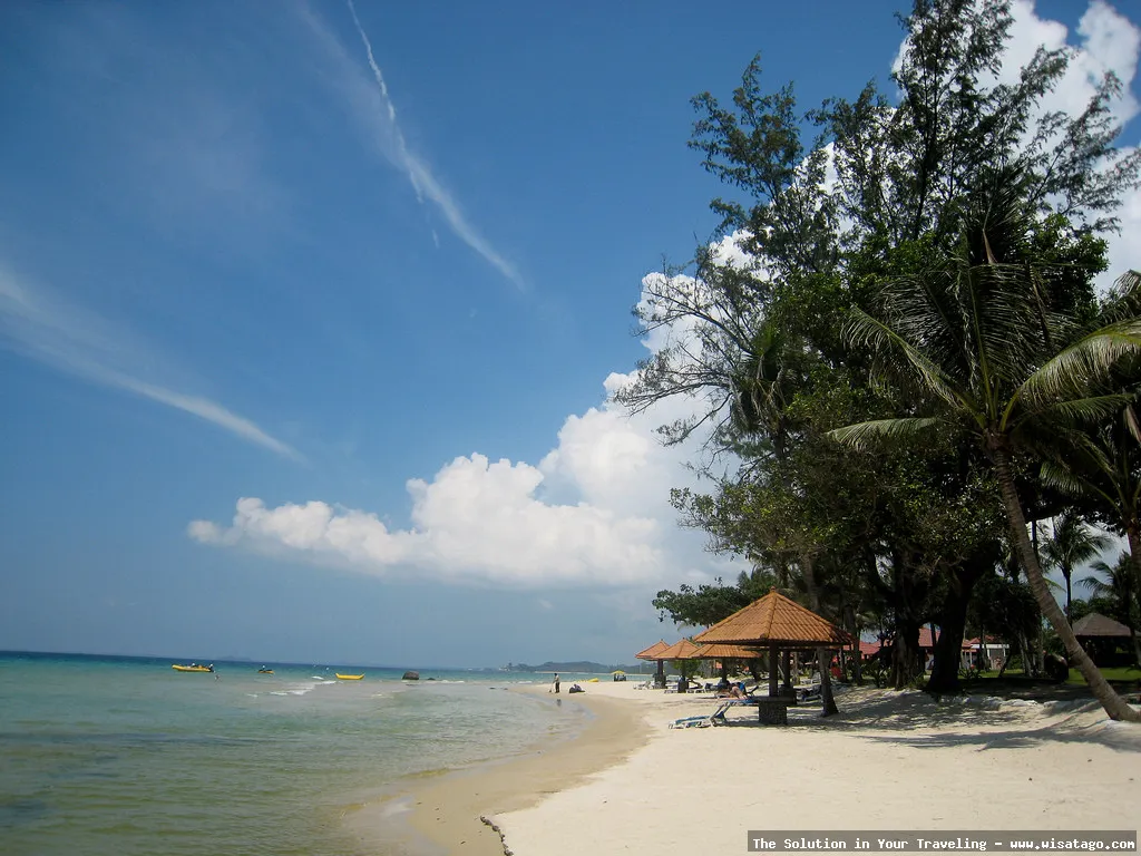 Pantai Sebong Pereh: Tips, Harga Tiket, Kuliner, Lokasi, Fasilitas dan Spot