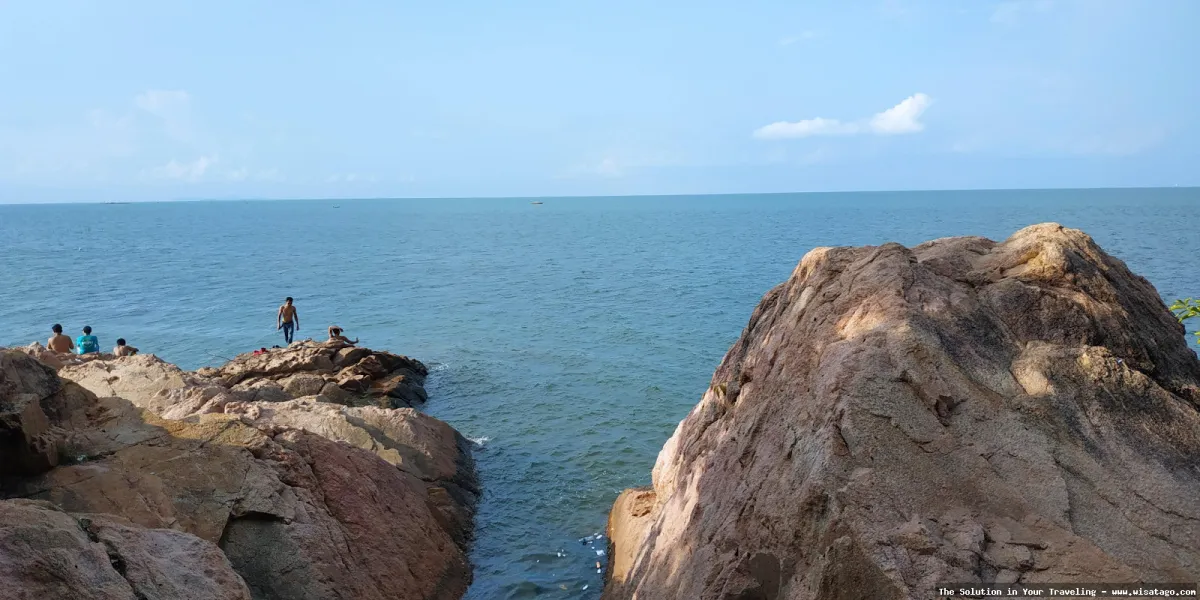 Pantai Sekilak: keindahan alam memukau