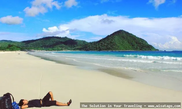 Pantai Selong Belanak: pasir putih lembut