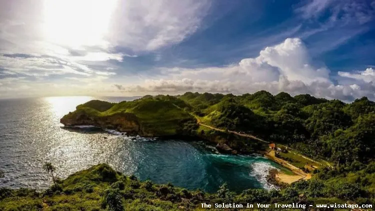 Pantai Sembukan, keindahan pantai selatan.