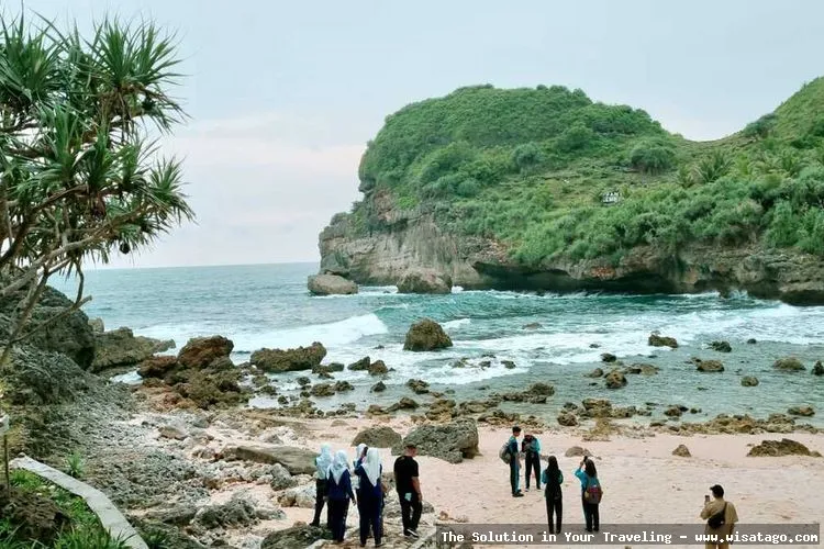 Pantai Sembukan, pesona pantai selatan