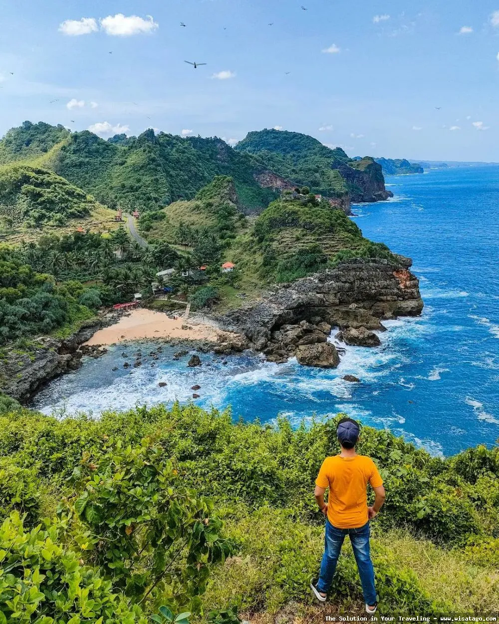 Pantai Sembukan: keindahan pantai selatan