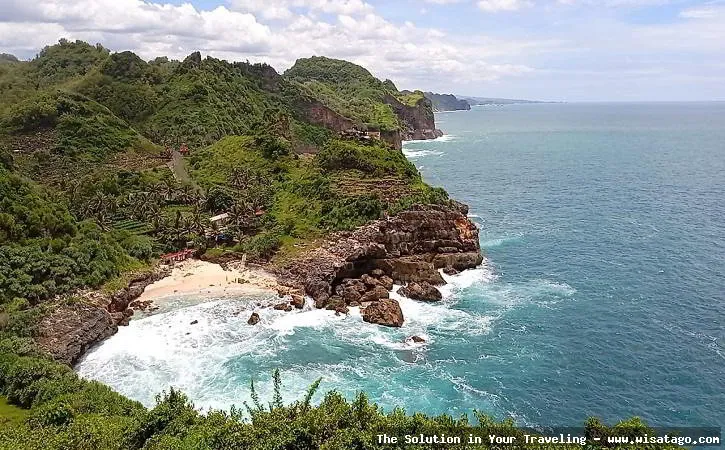 Pantai Sembukan, keindahan pantai selatan.