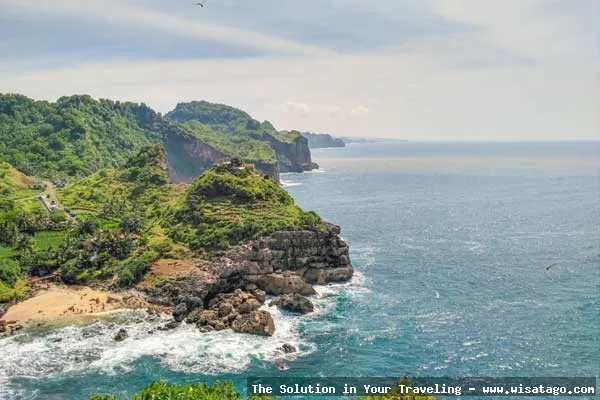 Pantai Sembukan, keindahan pantai selatan
