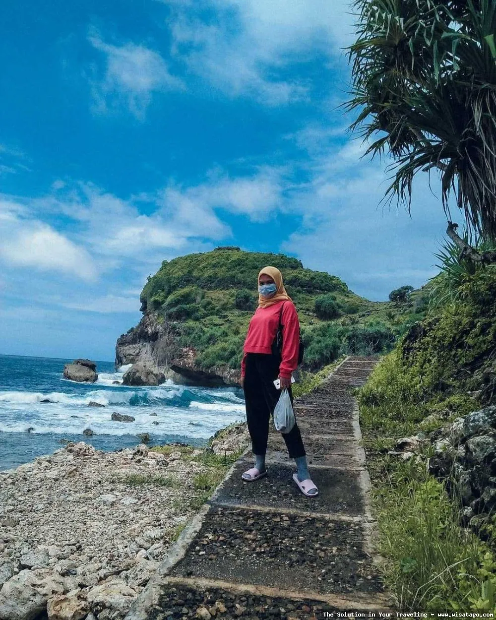 Pantai Sembukan, keindahan pantai selatan