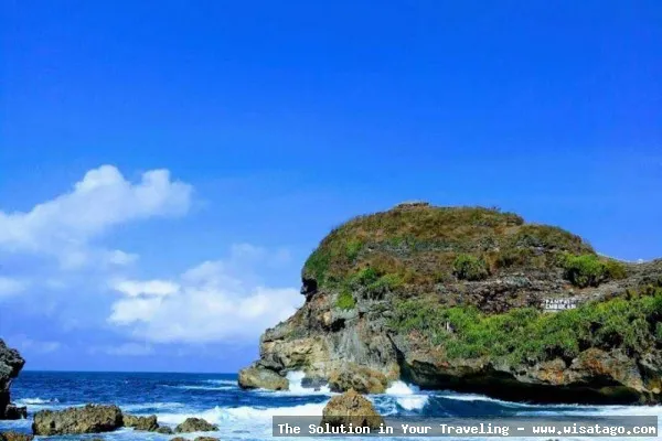 Pantai Sembukan, pesona pantai selatan.