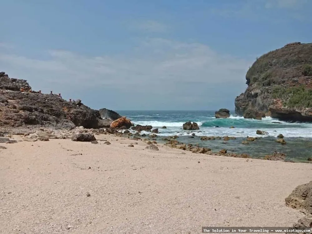 Pantai Sembukan, keindahan alam Wonogiri