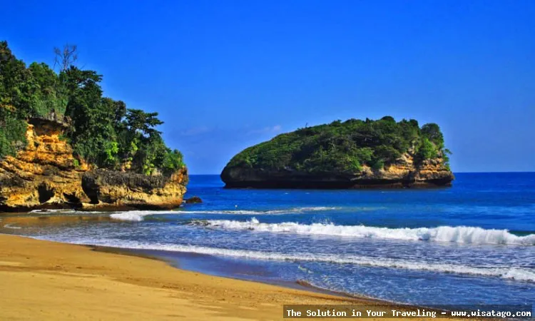 Pantai Sendang Biru, pemandangan laut indah.