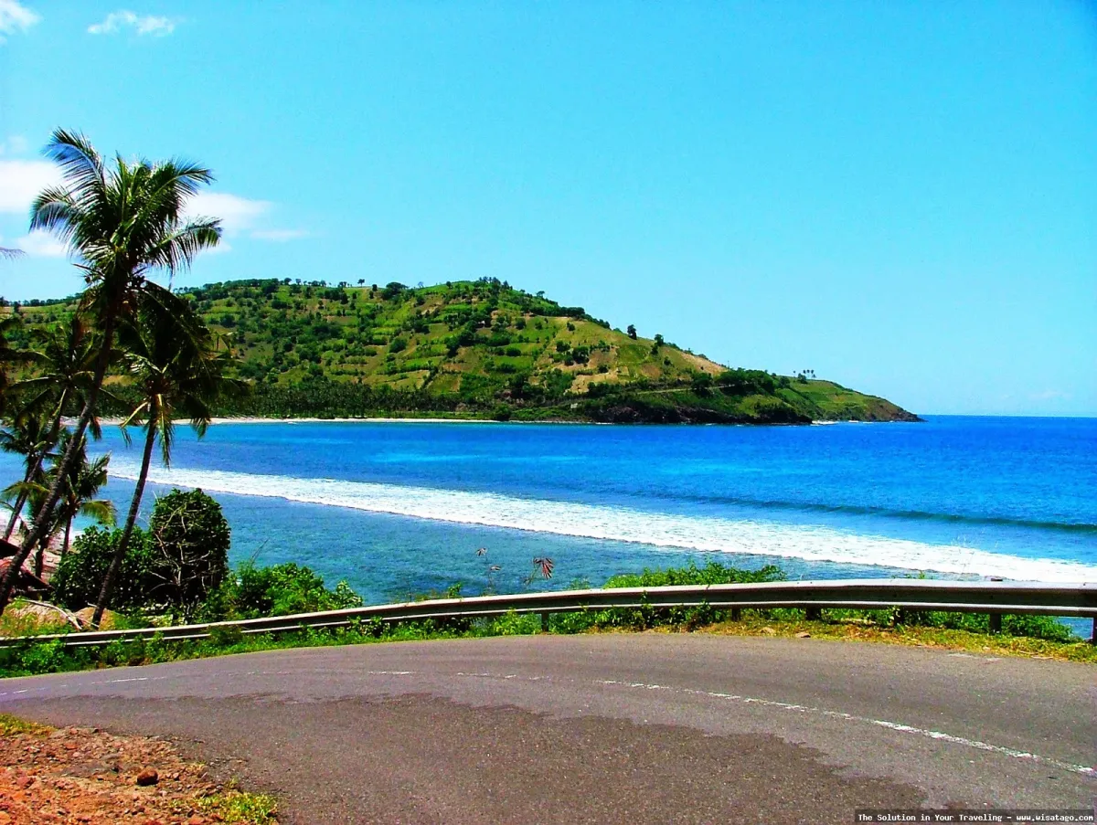 Pantai Senggigi: pesona garis pantai Lombok.