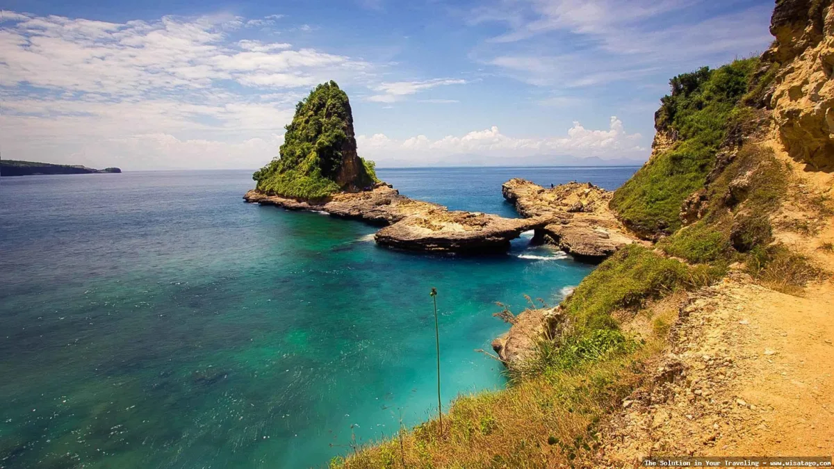 Pantai Senggigi, pesona garis pantainya
