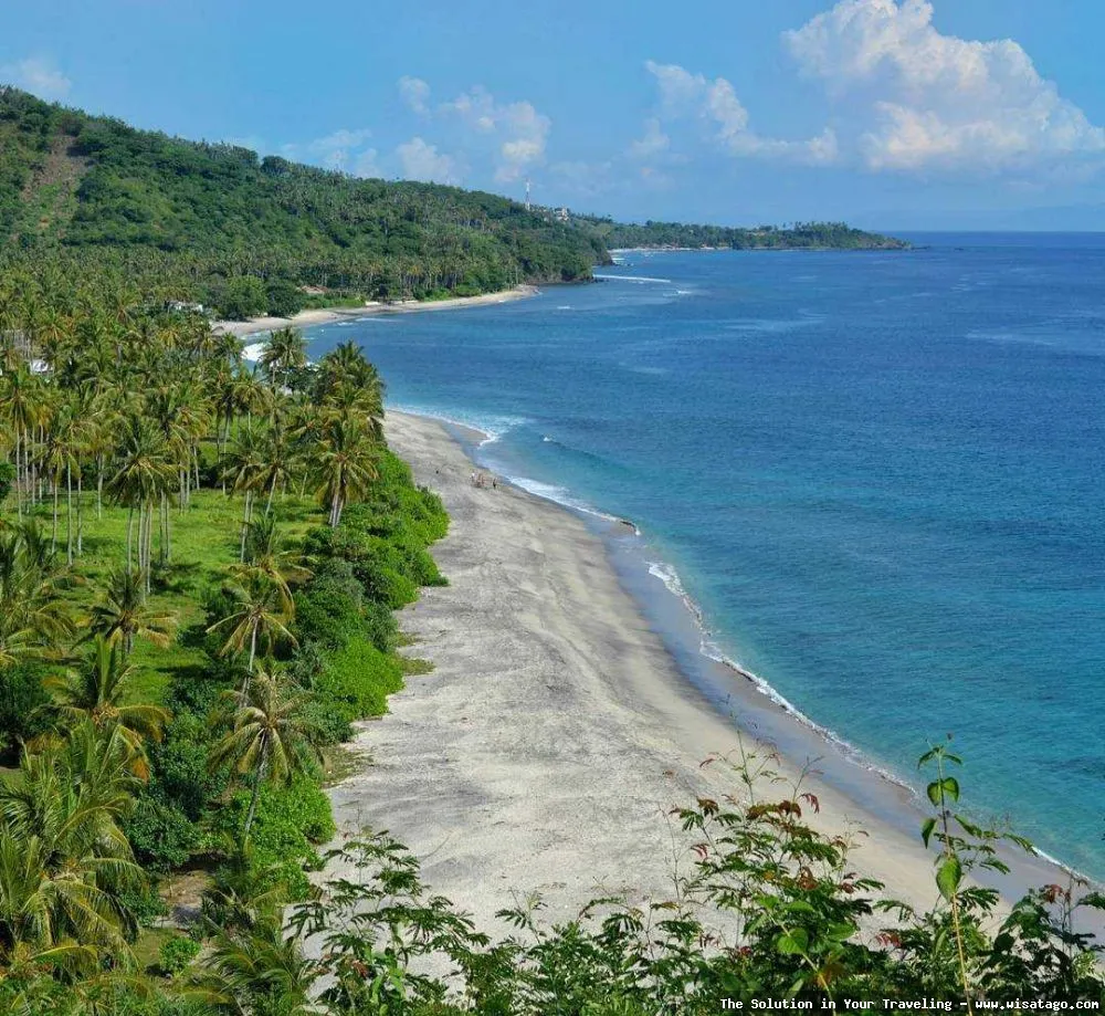 Pantai Senggigi: pesona garis pantai Lombok