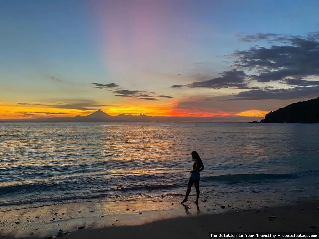 Pantai Senggigi: pesona garis pantai Lombok