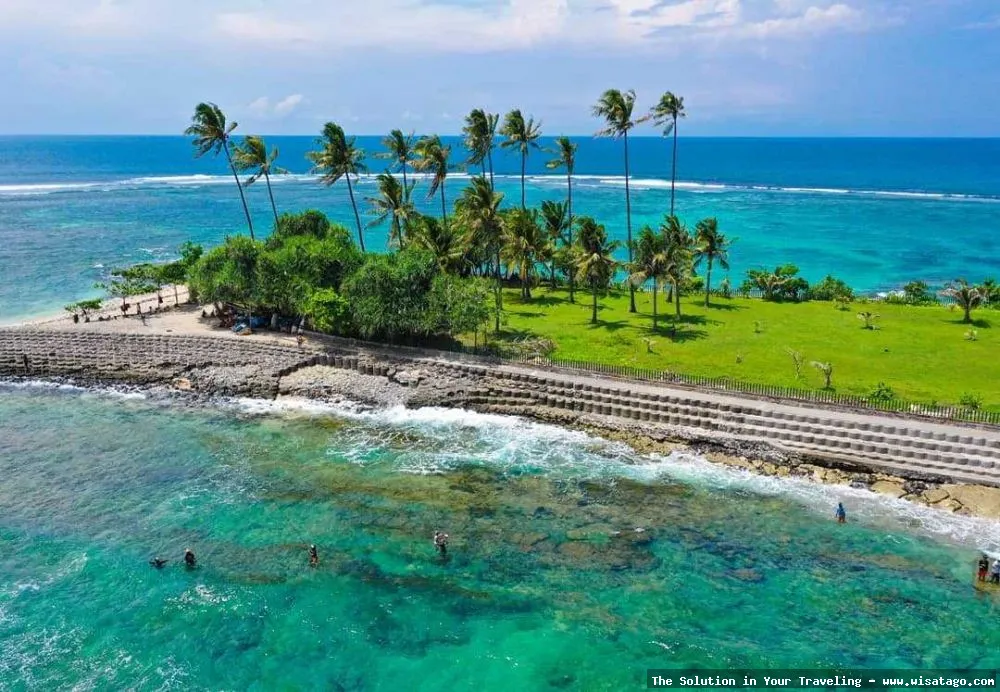 Pantai Senggigi: keindahan pantai memukau