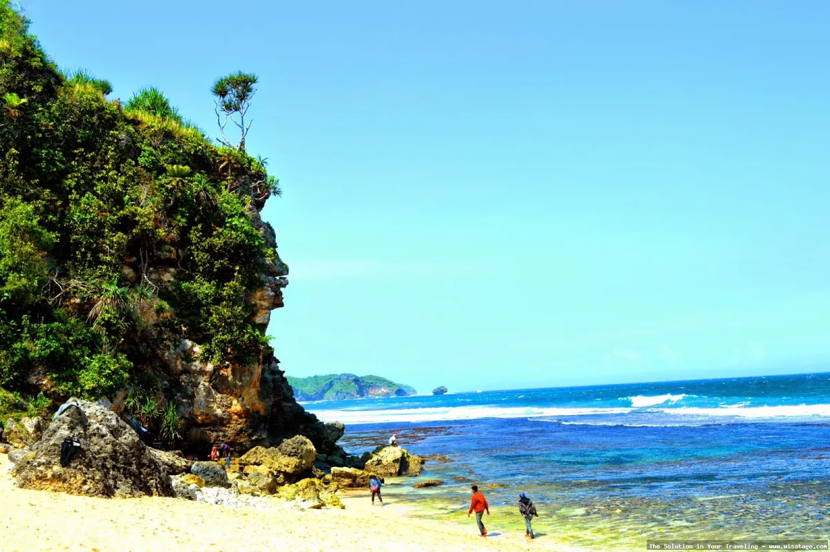 Pantai Sepanjang, pasir putih menawan.