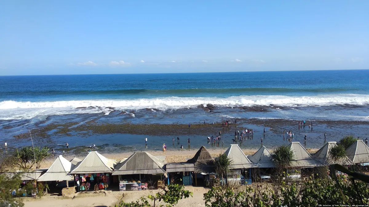 Pantai Sepanjang: pasir putih memukau