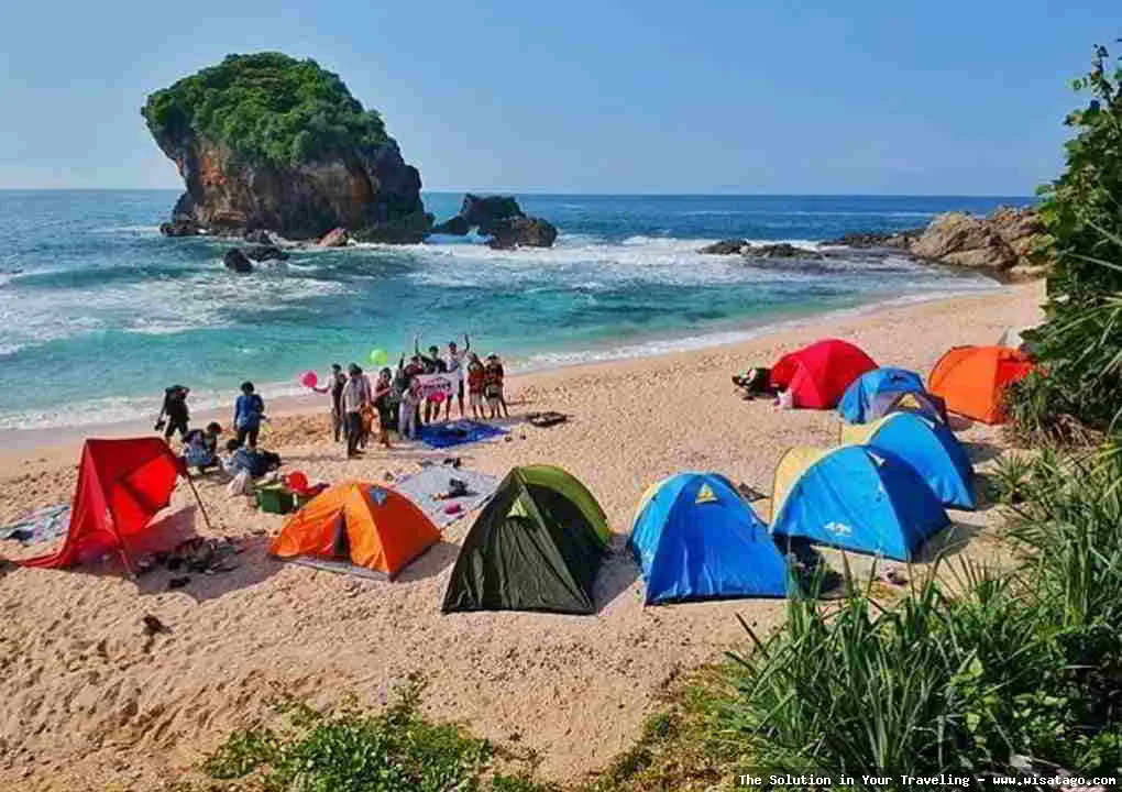 Pantai Sepanjang, pasir putih memukau
