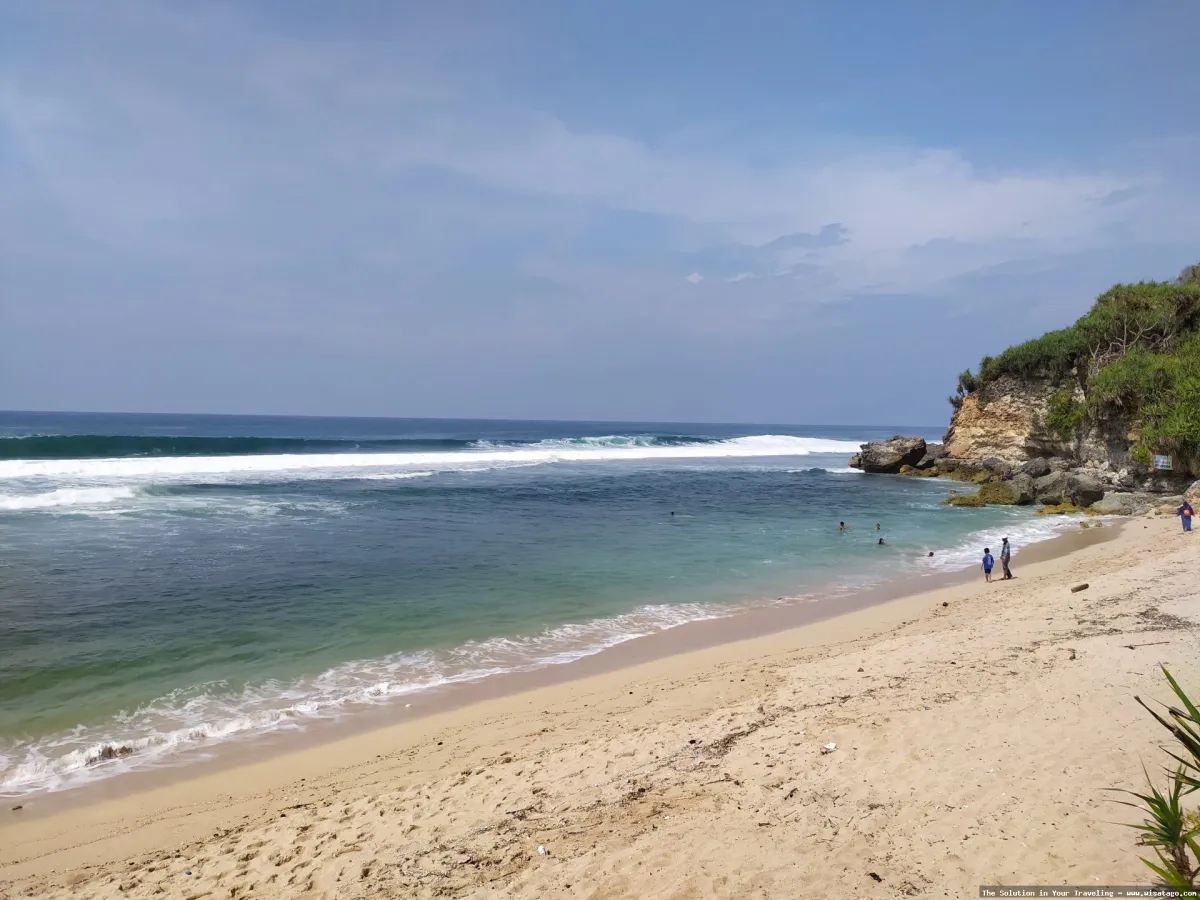 Pantai Sepanjang, pasir putih menawan