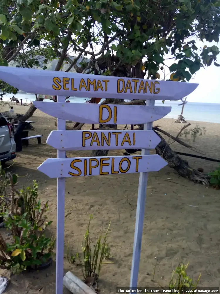 Pantai Sipelot dengan pemandangan indah