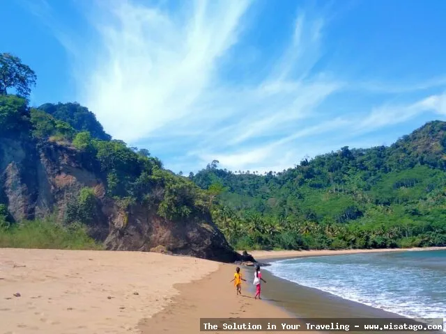 Pantai Sipelot, keindahan alam Malang.