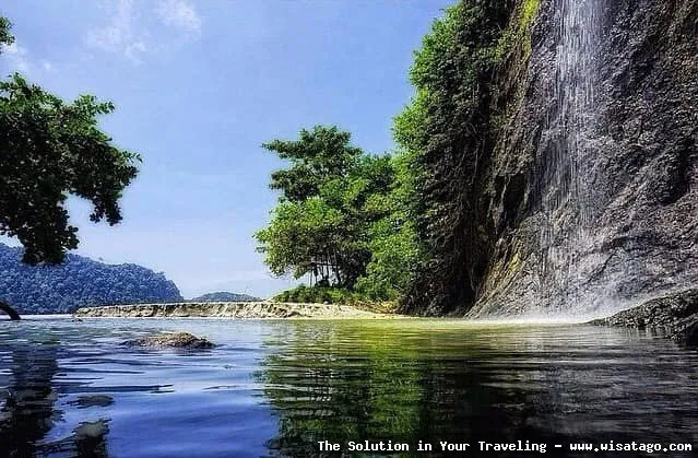 Pantai Sipelot dengan pemandangan indah