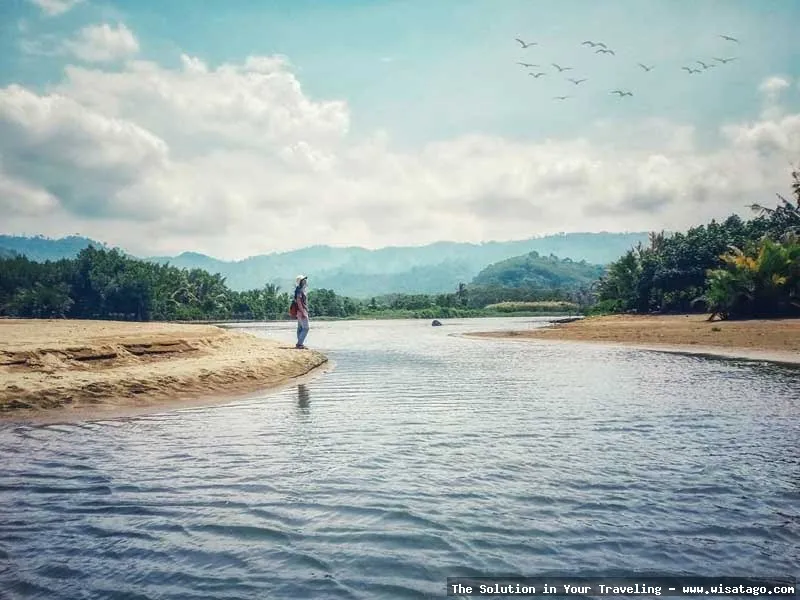 Pantai Sipelot Malang, pesona alam.