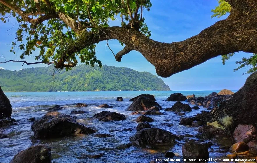 Pantai Sipelot Malang yang mempesona