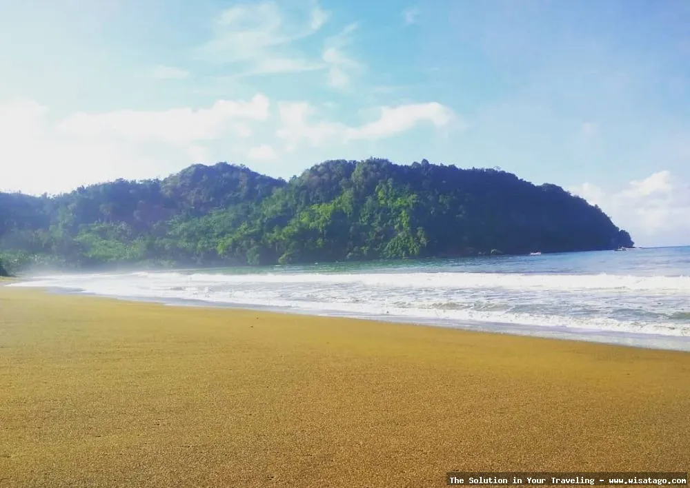 Pantai Sipelot Malang, pesona alam.