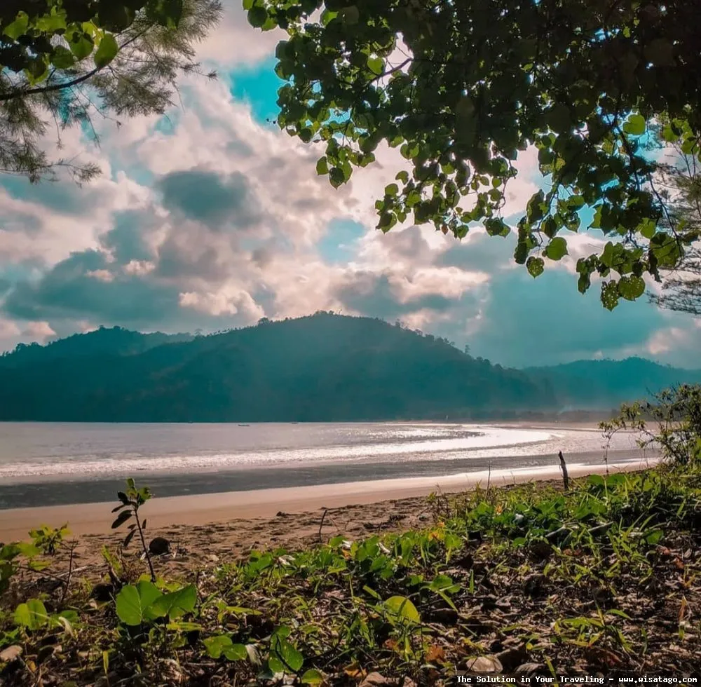 Pantai Sipelot Malang yang mempesona