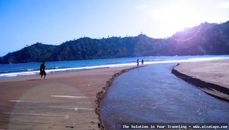 Pantai Sipelot Malang, pesona alam.